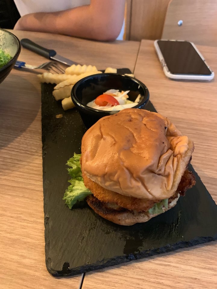 photo of Vegan Curry Rice with Mother Earth Omnipork Burger shared by @ivanyeowq on  30 Sep 2019 - review