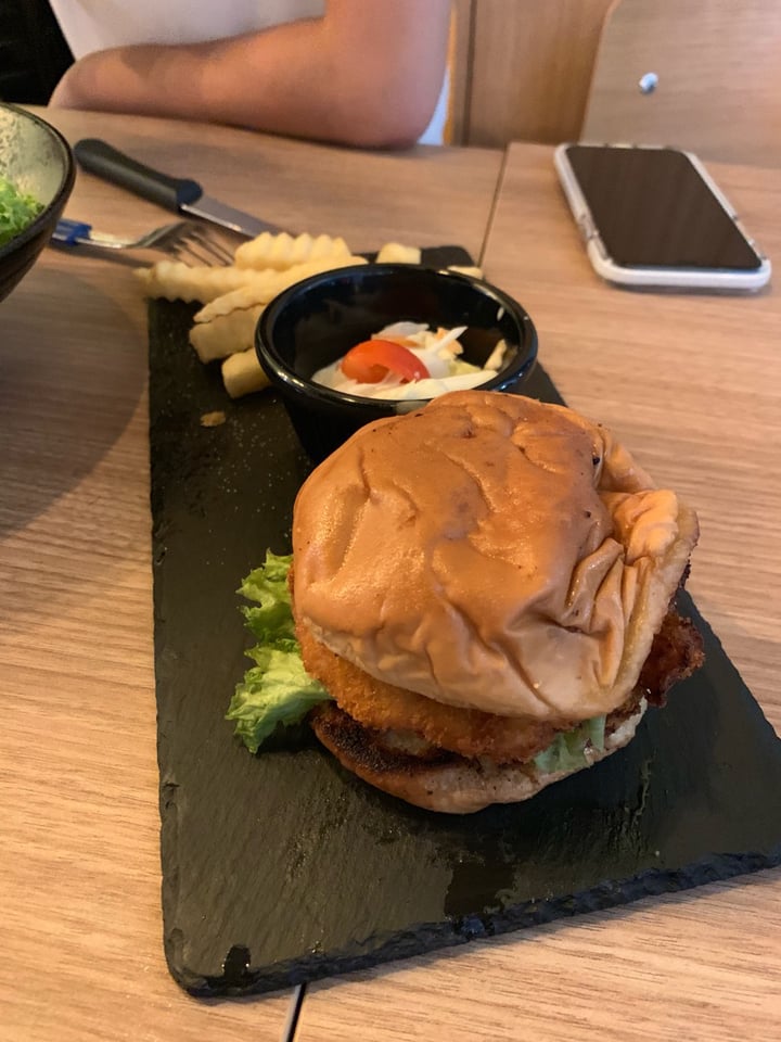 review photo of Vegan Curry Rice with Mother Earth Omnipork Burger shared by @ivanyeowq on 30 Sep 2019 - review