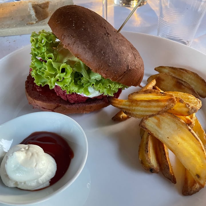 photo of Osteria Casa Mia di Dri Walter Veg Smoked Burger shared by @margheritac02 on  08 Jun 2022 - review