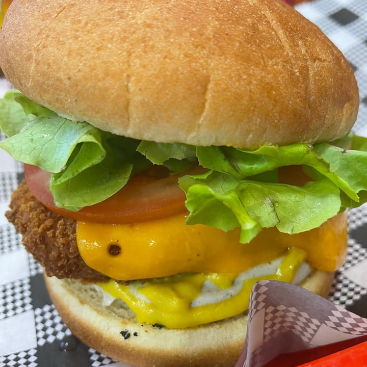 photo of Lord of the Fries Chick’n Burger shared by @veganpr on  23 Feb 2022 - review