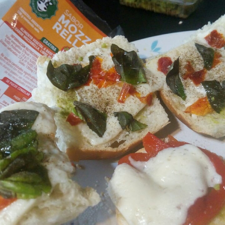 photo of Felices Las Vacas Mozzarella  shared by @mmalenart on  05 Aug 2020 - review