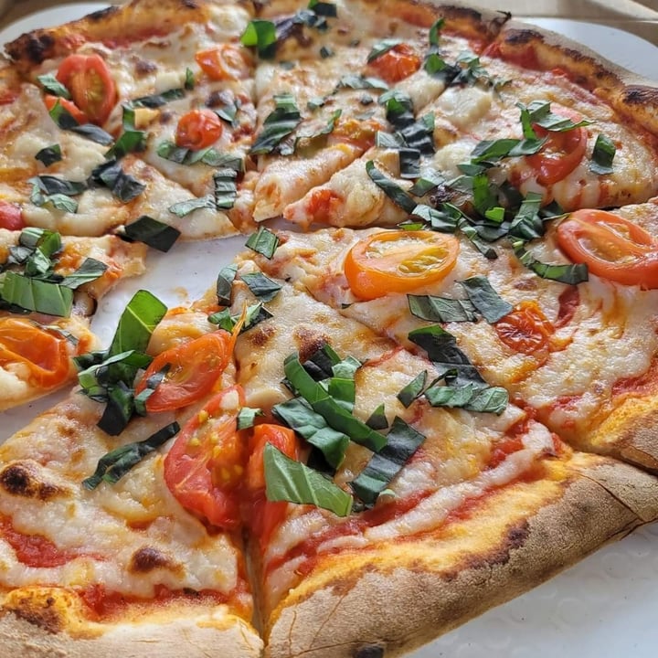 photo of Freak Brothers Pizza Margherita Pizza shared by @cassiegraf on  11 Jun 2021 - review