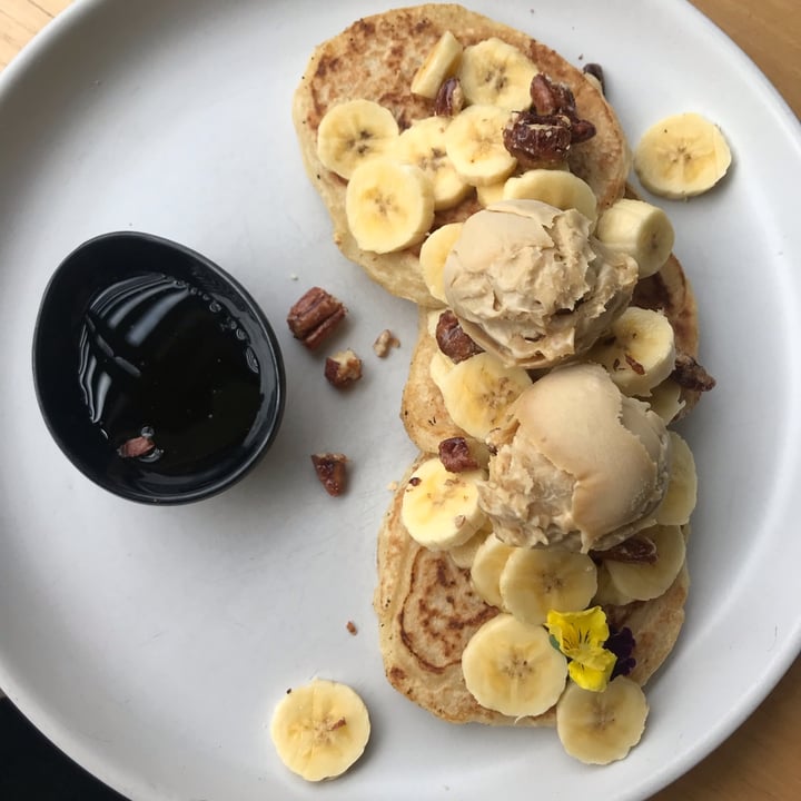 photo of La coco C Buckwheat Pancakes With Peanut butter & Coconut Milk Ice Cream shared by @harmlessimpact on  26 Nov 2021 - review