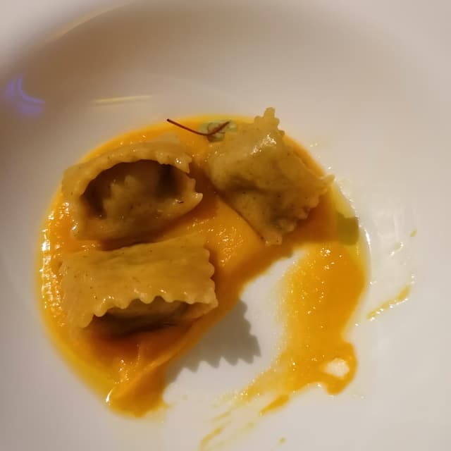 Foto do prato “Ravioli con pasta di farro ripieni ai cravioli Ai Carciofiarciofi”