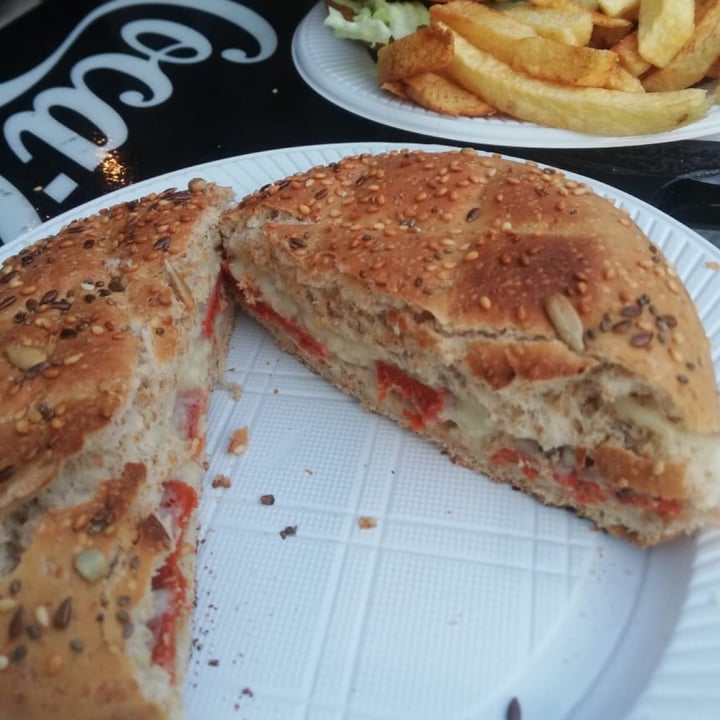 photo of Loving Hut Tostado de queso y jamón veganos shared by @seis on  10 Oct 2020 - review