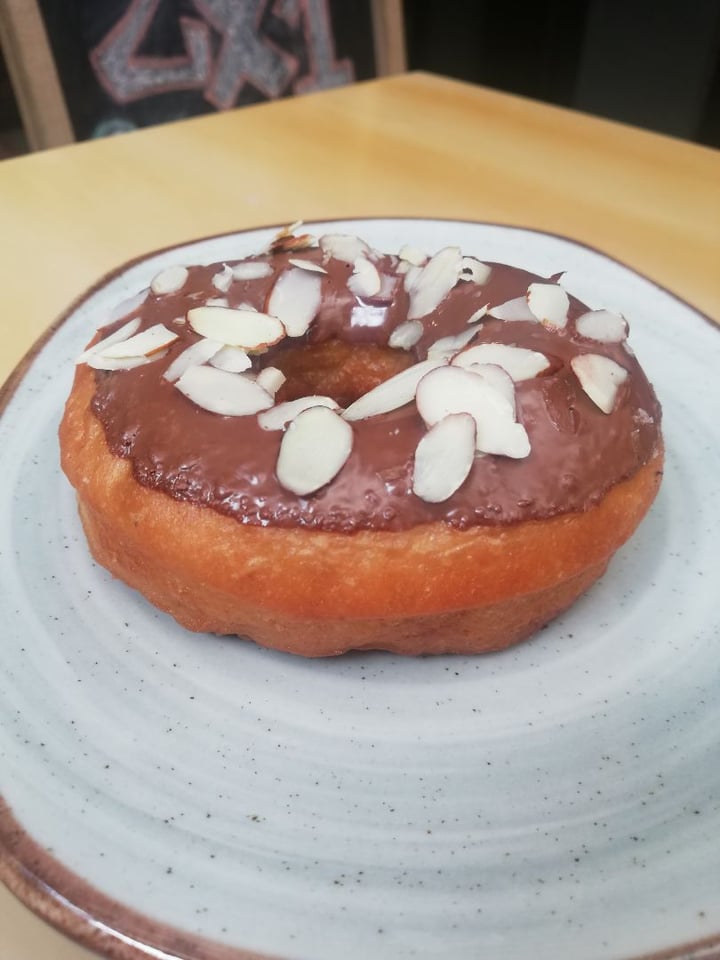 review photo of Cafe Leon Interior 6 Local 3 Paseo Del Faro Dona de chocolate vegan shared by @ajenja on 28 Aug 2019 - review