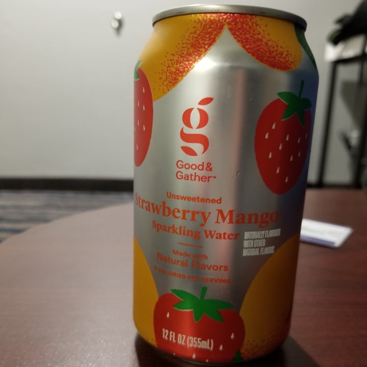 photo of Good & Gather Strawberry Mango Sparkling Water shared by @shmoopsify on  16 Dec 2020 - review