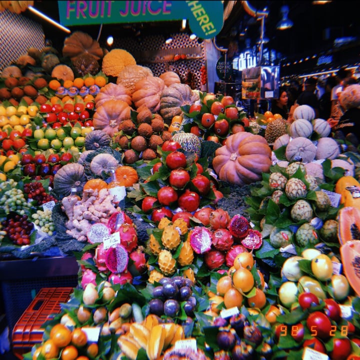 photo of Mercado de La Boqueria Fruta shared by @lifesupportx on  16 Jun 2022 - review