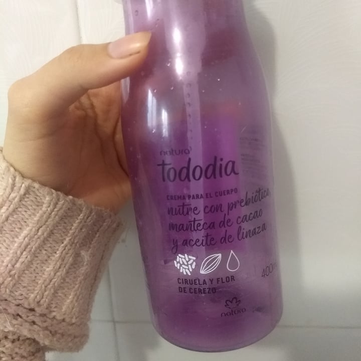 photo of Natura Todo día crema de cuerpo ciruela y flor de cerezo shared by @giginh on  24 Sep 2021 - review