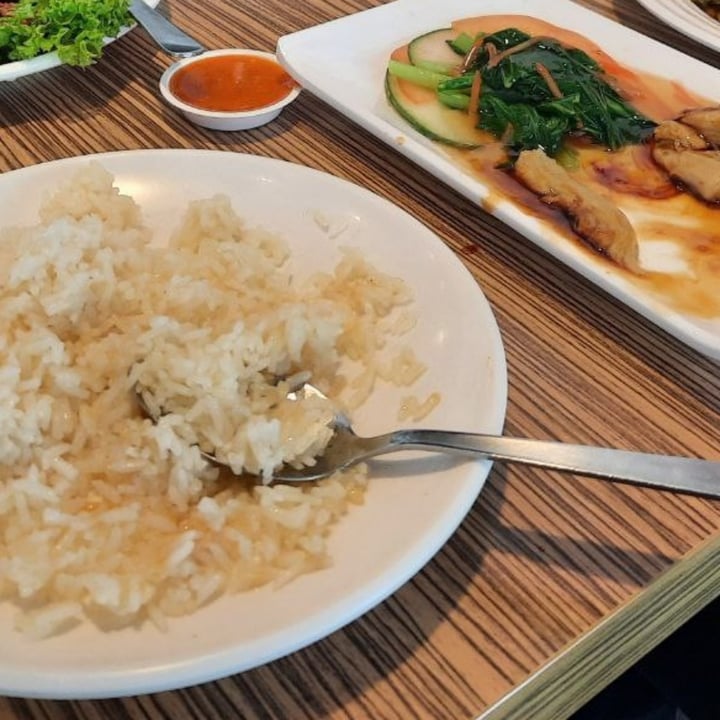 photo of Choo Zai Zhai Vegetarian 自在齋素食 Chicken Fried Rice shared by @veganlad on  28 Jun 2021 - review
