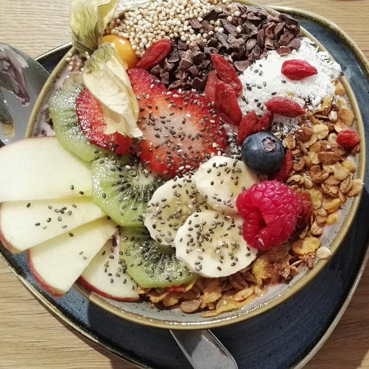 review photo of Green Leaf Café Breakfast Smoothie Bowl shared by @tofubabe on 09 Jun 2020 - review