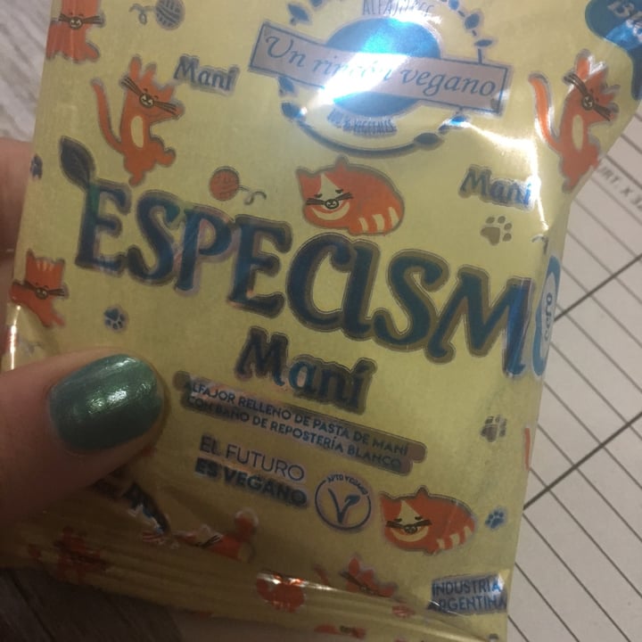review photo of Un Rincón Vegano Especismo Cero Alfajor Relleno De Mani Con Baño De Repostería Blanco shared by @naylamadrid on 09 Mar 2021 - review