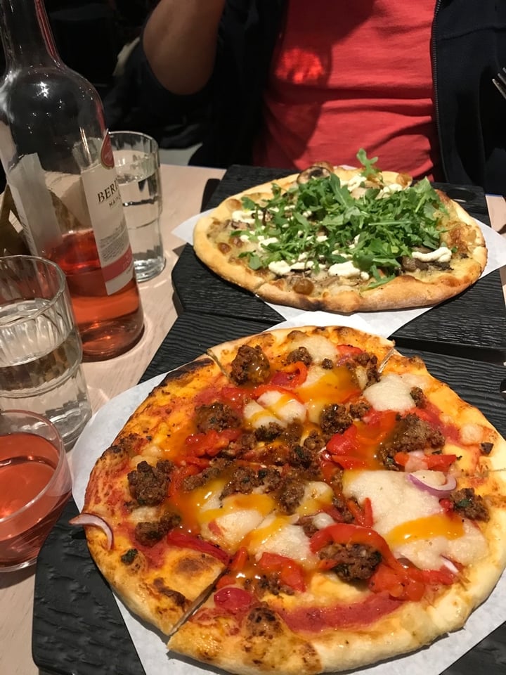 photo of Virtuous Pie Sausage Pizza shared by @kiiira on  07 Mar 2020 - review