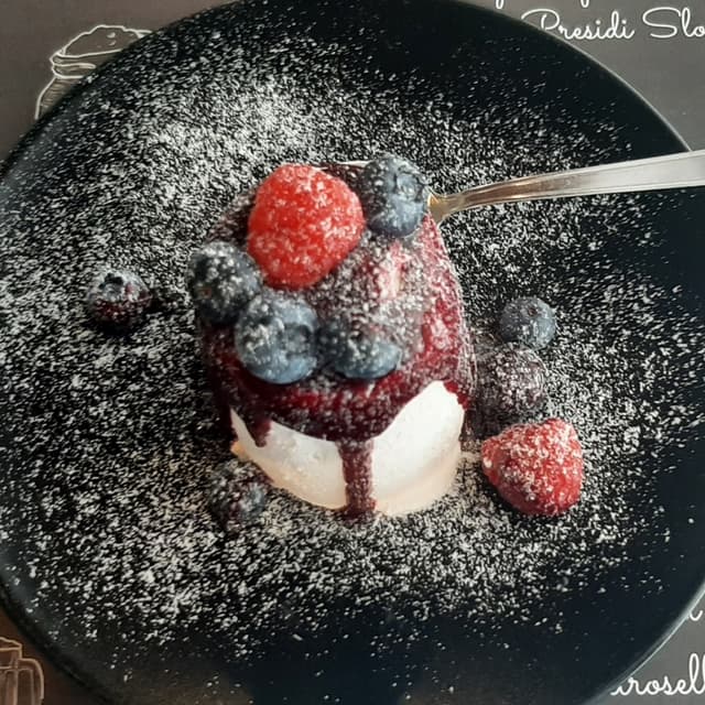 「Semifreddo Vaniglia E Frutti Di Bosco Vegan」の料理の写真
