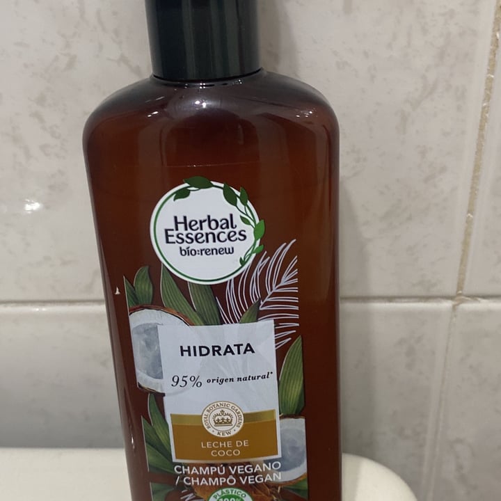 photo of Vegan by Needs shampoo herbal essences leite de coco shared by @josielias on  09 Dec 2022 - review