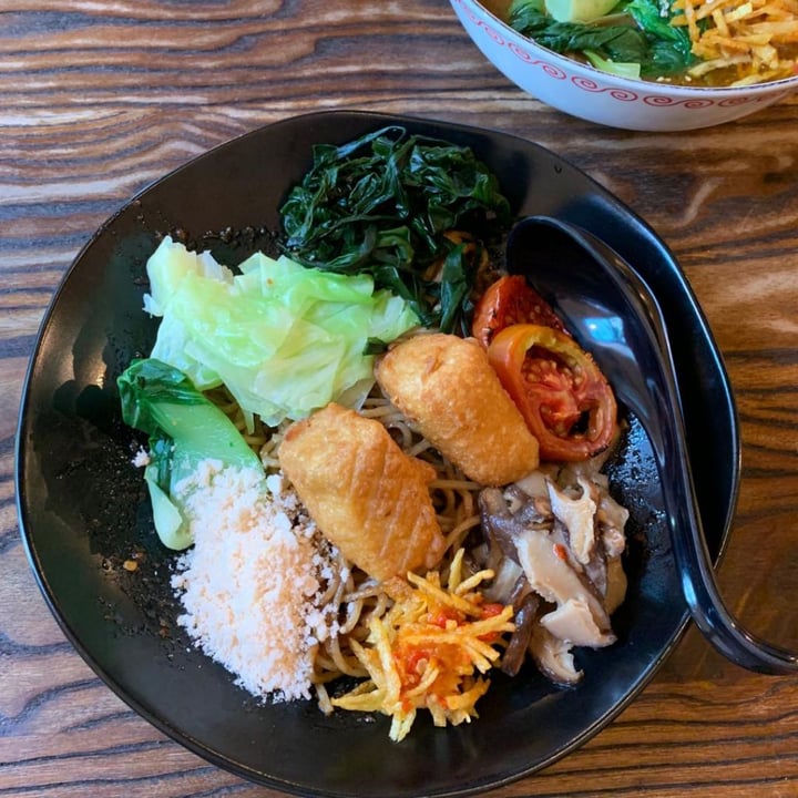 photo of Yoisho Ramen Vegan Sesame Tan Tan Ramen shared by @bernadinerosaa on  23 Nov 2019 - review