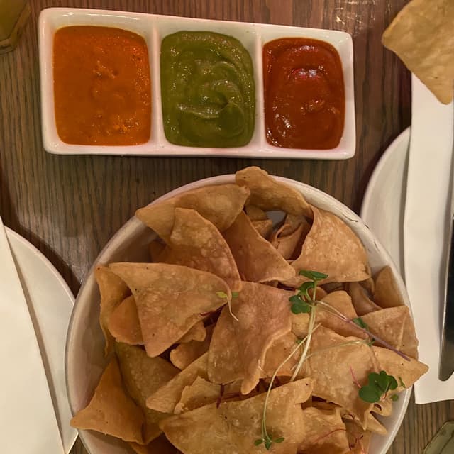 菜肴“Chips and salsas”的照片