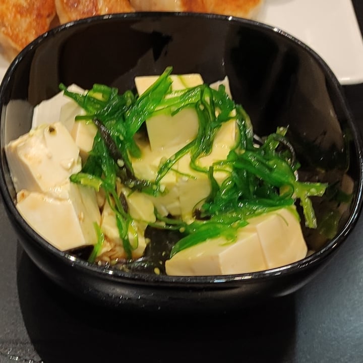 photo of Bar Gyoza Go! Ensalada de tofu shared by @veganisaurus on  31 Dec 2021 - review