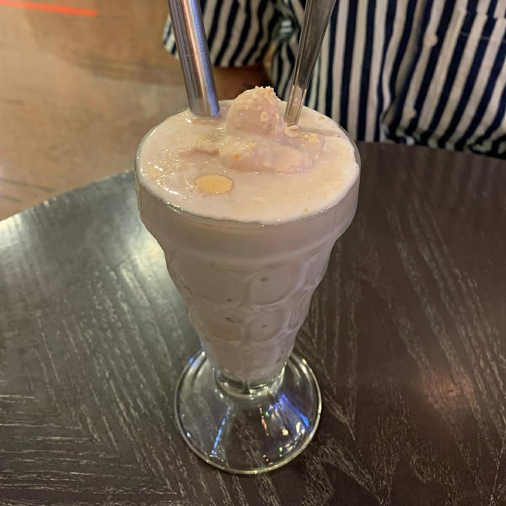 photo of WellSmoocht Pure hazelnut r’ice cream shake shared by @pratul14 on  10 Jul 2020 - review