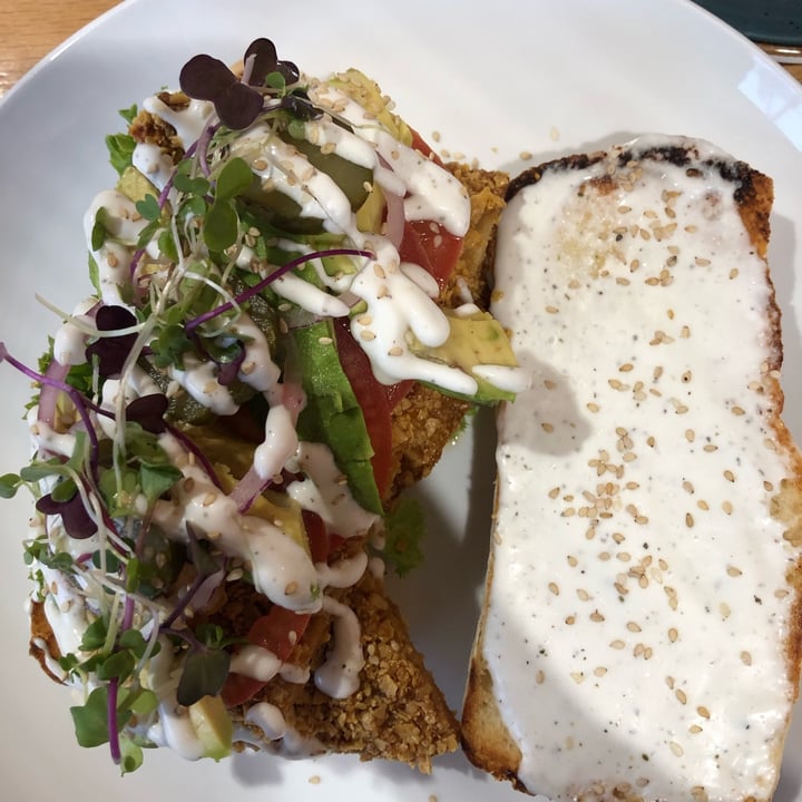 photo of Kaylee's Eatery Avo schnitzel sandwich shared by @melveegan on  28 Oct 2021 - review