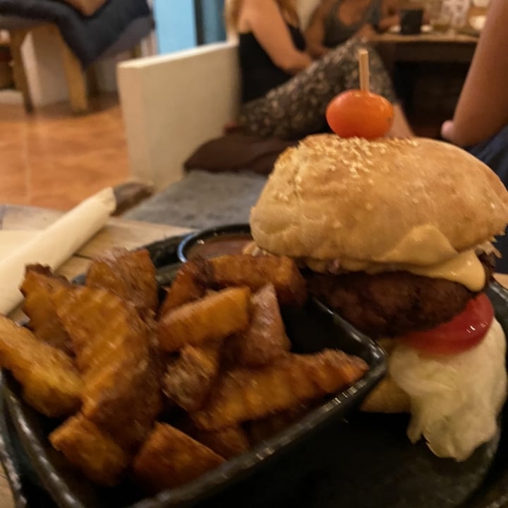 photo of Eat.Co Mushroom Burger shared by @peruseando on  14 Oct 2021 - review