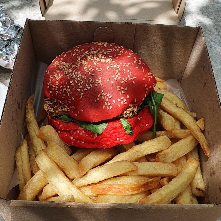 review photo of Pola Baxar Hamburguesa "Pan De Remolacha" shared by @anaentraigas on 09 May 2022 - review