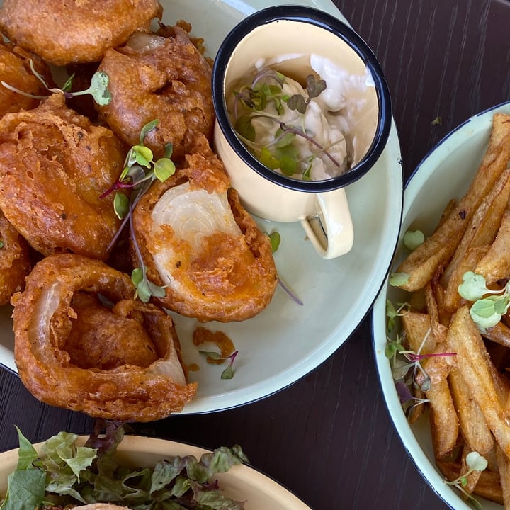 photo of Asher's Corner Cafe @ Ashers Farm Sanctuary Onion Rings shared by @shinnaivisser91 on  29 Sep 2021 - review