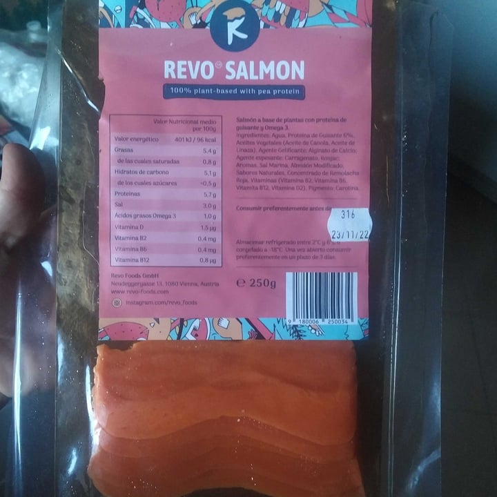 photo of Revo Foods Revo Salmon shared by @luciernagaencendida on  15 Feb 2022 - review