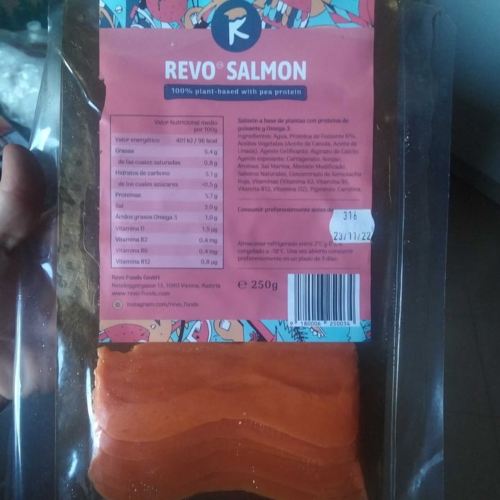 review photo of Revo Foods Revo Salmon shared by @luciernagaencendida on 15 Feb 2022 - review