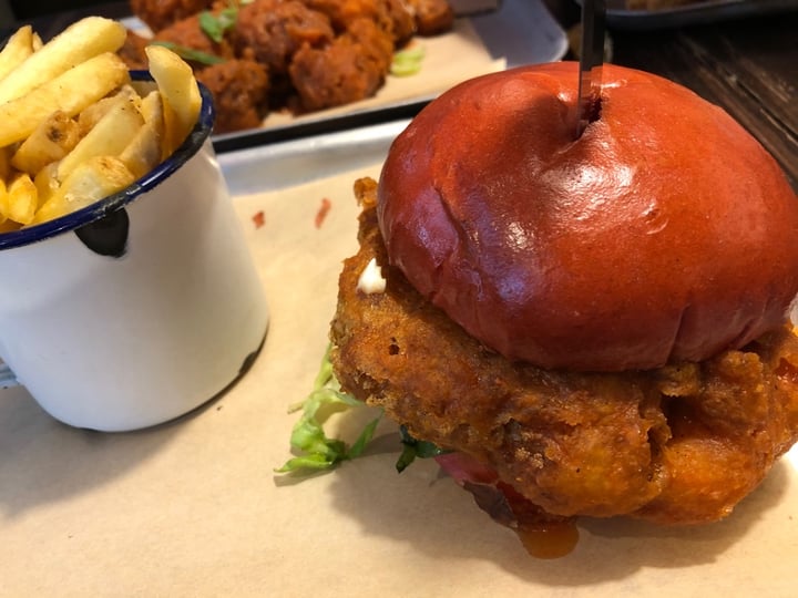 photo of BrewDog Castlegate Buffalo cauliflower burger shared by @berry-vegan on  08 Mar 2020 - review