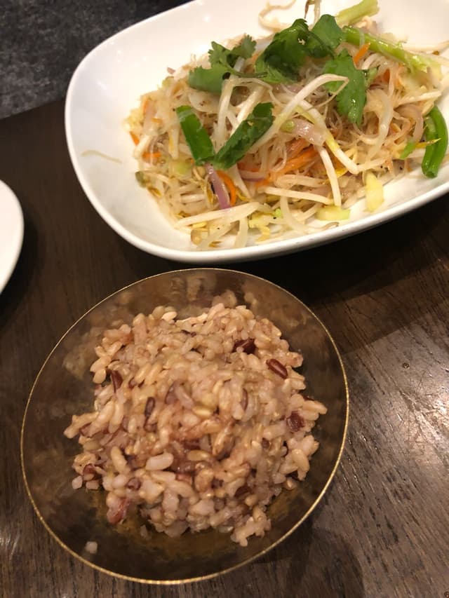 菜肴“Stir-fry rice vermicelli w. shiitake mushrooms”的照片