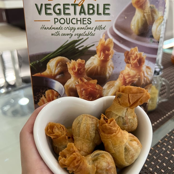 photo of Trader Joe's Crispy Vegetable Pouches shared by @junieleone on  07 Dec 2022 - review