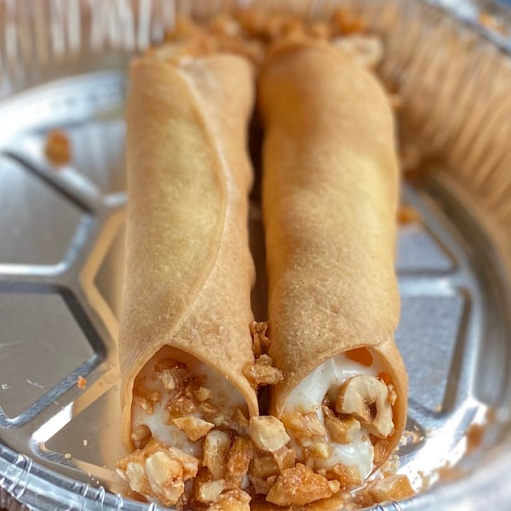 photo of Littleburg Pop-up Cannolis shared by @amz8893 on  26 Oct 2020 - review