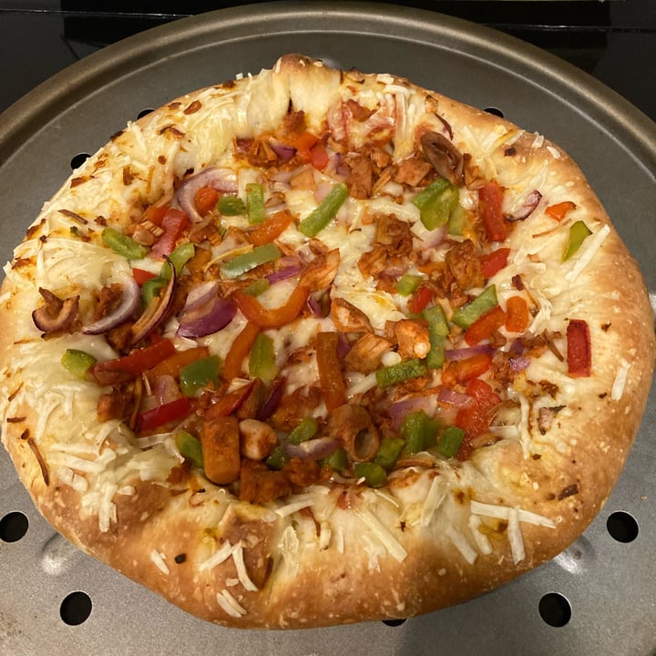 photo of Chicago Town Saucy Vegan Stuffed Crust Takeaway Sticky BBQ Jackfruit Pizza shared by @meganemilia on  06 Oct 2022 - review