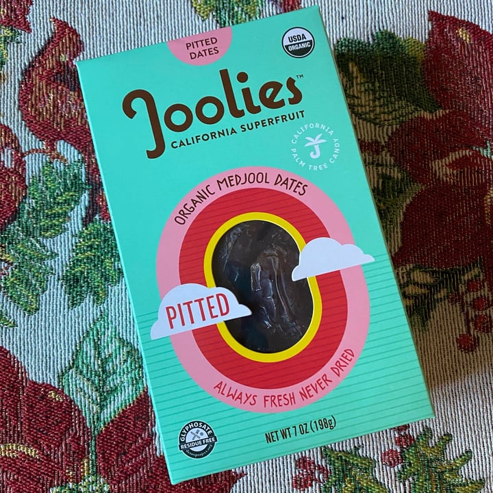 photo of Joolies Super Fruit Pitted Organic Medjool Dates shared by @yarilovezzucchini on  31 Dec 2021 - review