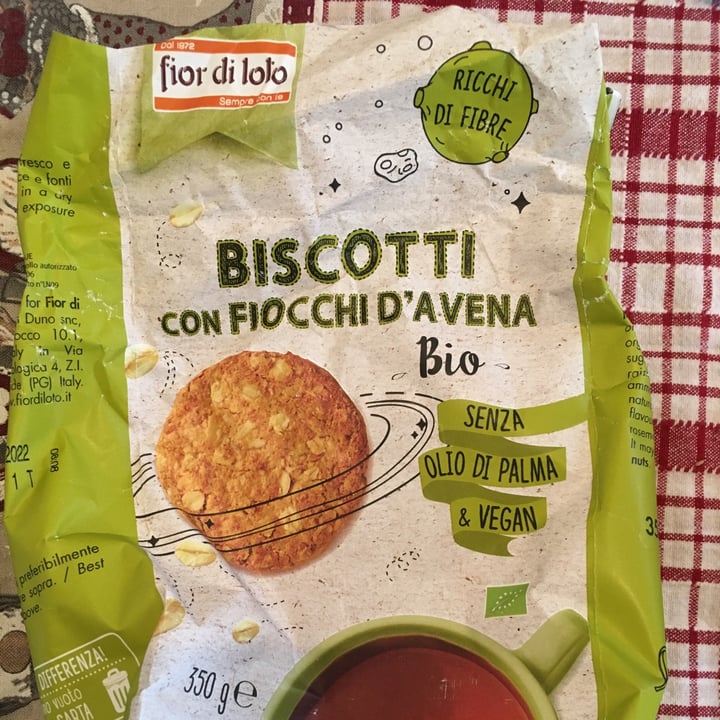 photo of Fior di Loto Biscotti con fiocchi d'avena shared by @elenaninamilli on  07 Jan 2022 - review