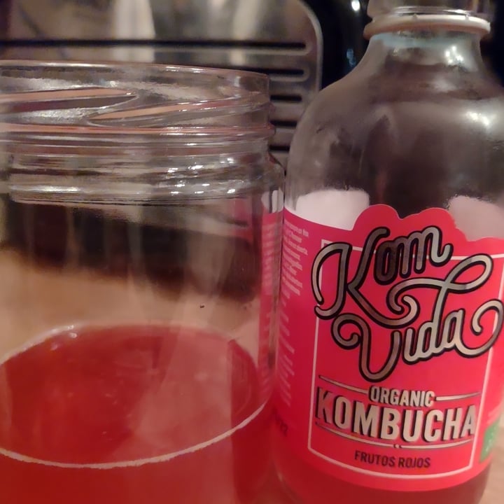 photo of KomVida Kombucha Kombucha Frutos Rojos shared by @claramentevegana on  21 Oct 2021 - review