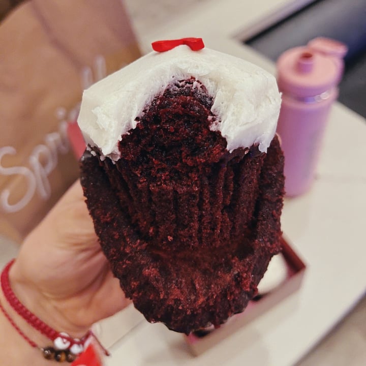 photo of Sprinkles Red Velvet Cupcake shared by @vivicmrnp on  13 Jul 2021 - review