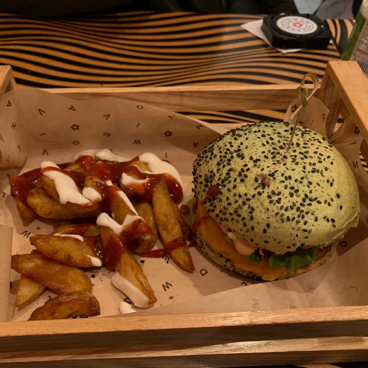 photo of Flower Burger Jungle Burger shared by @vittorido on  01 Mar 2022 - review