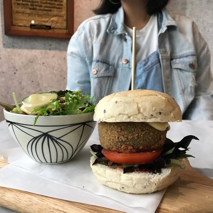 photo of Real Food Lentil Quinoa Burger shared by @sweetveganneko on  22 May 2018 - review