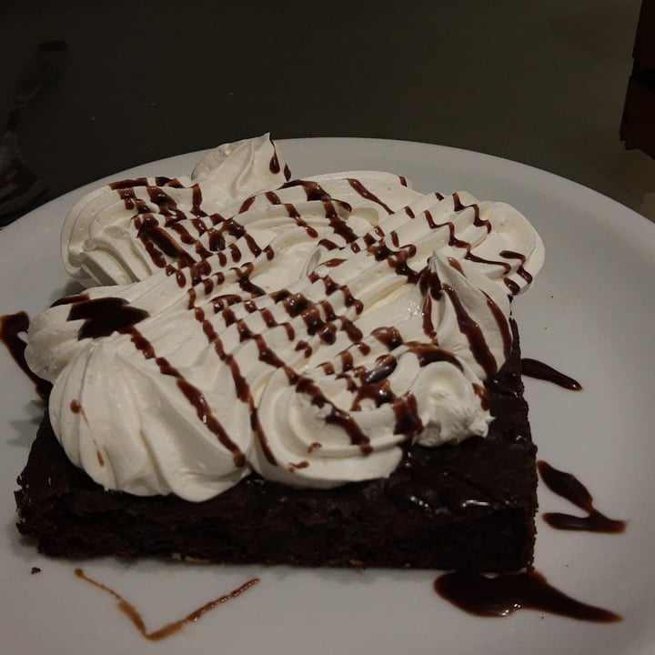 review photo of Loving Hut Brownie con Crema shared by @rogalia on 21 Dec 2021 - review