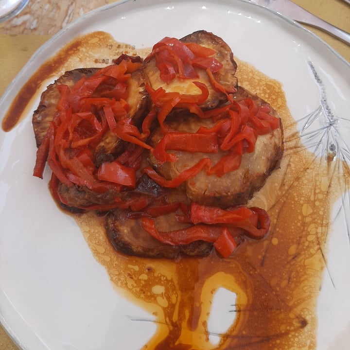 photo of MOM Cucina Vegetale Creativa Sedano rapa alla griglia con peperoni e salsa di soia shared by @mariarcaveg on  18 Aug 2022 - review