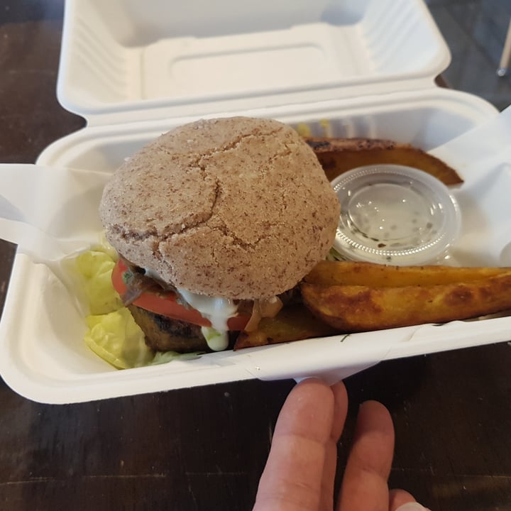 review photo of CRUDA Amor Natural Veggie Burger Soñada shared by @carla-flo on 18 Aug 2021 - review
