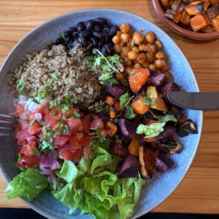 review photo of Beats & Burritos Vegan Burrito Bowl shared by @toninavega on 11 May 2020 - review