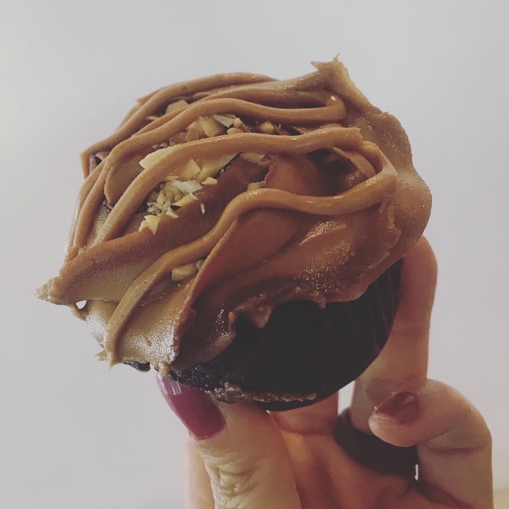 photo of Peace of Cake Cupcake de chocolate y crema de cacachuate shared by @fangies7 on  11 Mar 2020 - review