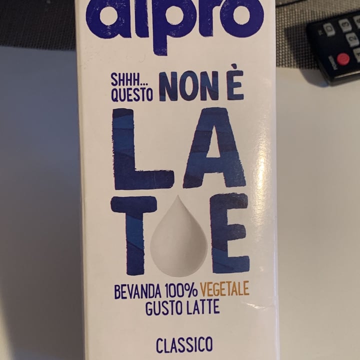photo of Alpro This is Not Milk Classic Questo Non è Late Classico shared by @kiara1708 on  16 Apr 2022 - review