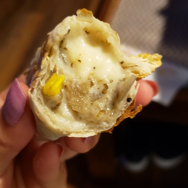 review photo of Empanadas de 10 Nuñez Empanada De Cebolla, Choclo Y Queso shared by @lucianah on 28 Apr 2021 - review
