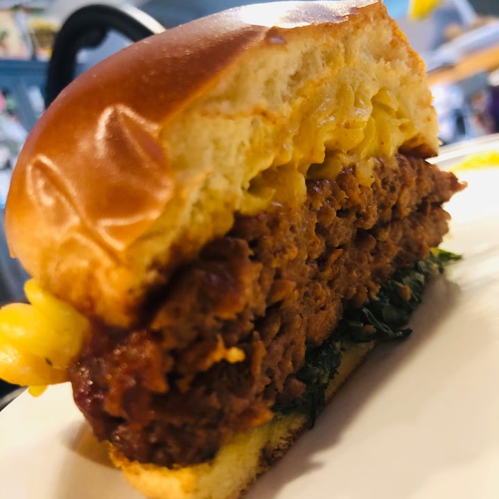 photo of Veggie Grill Double BBQ Mac Burger shared by @moustachedvegan on  27 Jun 2021 - review