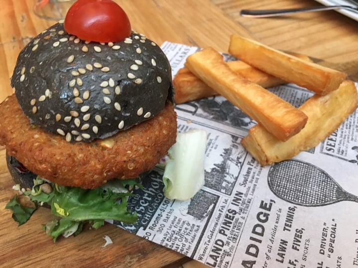 review photo of Maricastaña Hamburguesa Vegana Con Yuga shared by @yolandaescri on 28 Nov 2019 - review