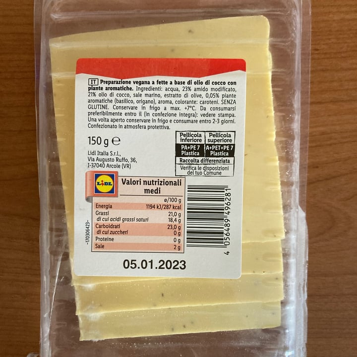 photo of Vemondo  formaggio vegetale alle erbe aromatiche shared by @camillag2 on  03 Oct 2022 - review